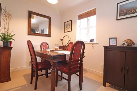 2 bedroom flat for sale, Reed Drive, Redhill