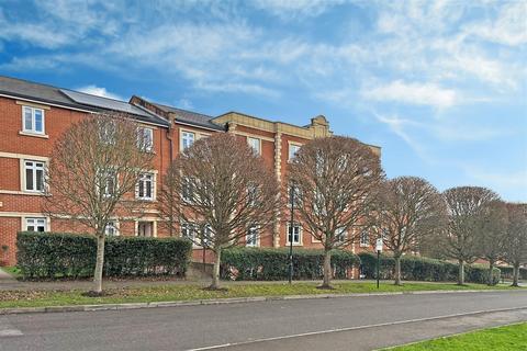 2 bedroom flat for sale, Reed Drive, Redhill
