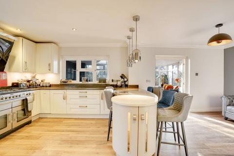6 bedroom detached house for sale, Newmarket Road, Cambridge CB25