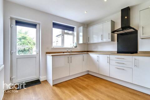 2 bedroom semi-detached bungalow for sale, Colchester Road, Clacton-On-Sea