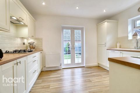 2 bedroom detached bungalow for sale, Frinton Road, Clacton-On-Sea