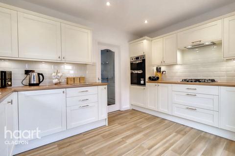 2 bedroom detached bungalow for sale, Frinton Road, Clacton-On-Sea