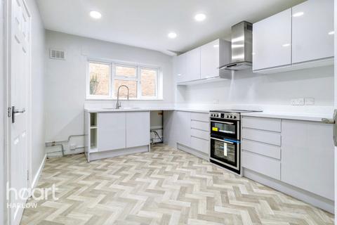 4 bedroom end of terrace house for sale, Little Grove Field, Harlow