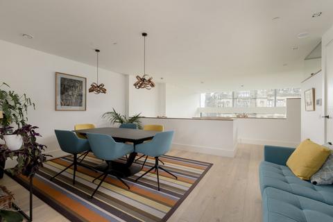 3 bedroom flat for sale, Donaldson Crescent, Edinburgh, Midlothian