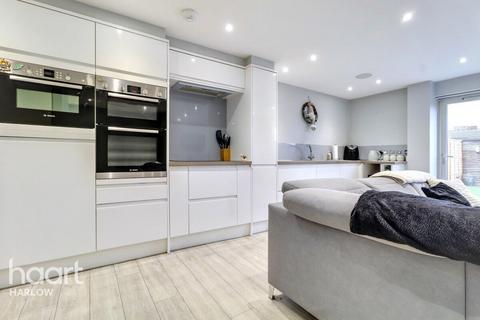 undefined, Hollyfield, Harlow