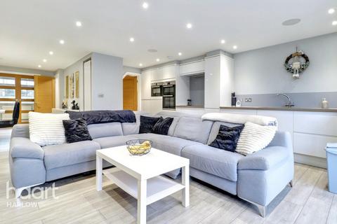 undefined, Hollyfield, Harlow
