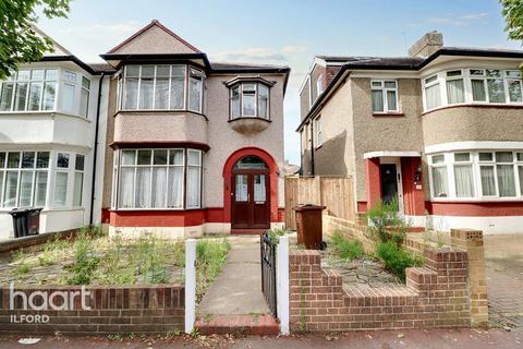 3 bedroom end of terrace house for sale, Sheringham Drive, Barking