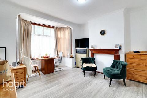 3 bedroom end of terrace house for sale, Sheringham Drive, Barking