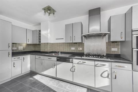 4 bedroom apartment to rent, Torres Square, Isle of Dogs, London, E14