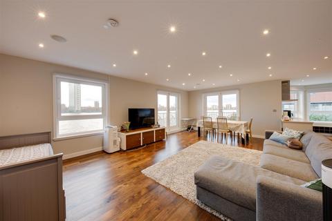 2 bedroom apartment to rent, Poseidon Court, Homer Drive, E14