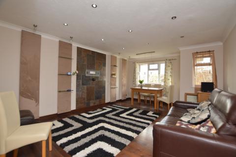 2 bedroom flat to rent, Cator Road Sydenham SE26
