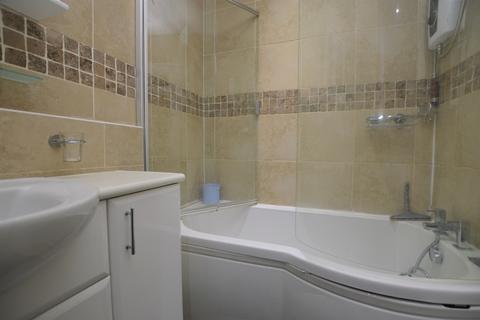 2 bedroom flat to rent, Cator Road Sydenham SE26
