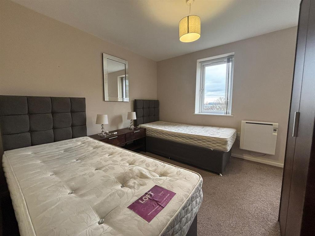 Main bedroom pic 1.jpeg