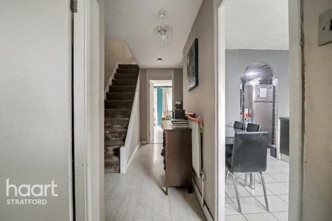 3 bedroom maisonette for sale, Hurry Close, Stratford