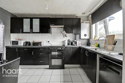 3 bedroom maisonette for sale, Hurry Close, Stratford