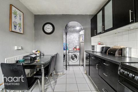3 bedroom maisonette for sale, Hurry Close, Stratford