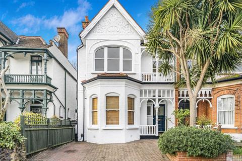 3 bedroom flat for sale, Broomfield Avenue, Palmers Green, N13