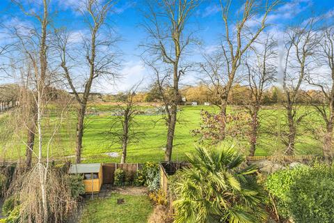3 bedroom flat for sale, Broomfield Avenue, Palmers Green, N13