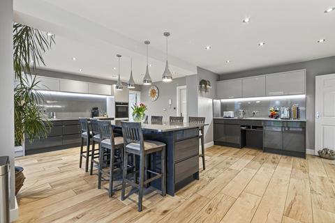 5 bedroom detached house for sale, Chelveston Road, Wellingborough NN9