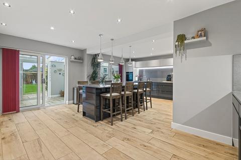 5 bedroom detached house for sale, Chelveston Road, Wellingborough NN9