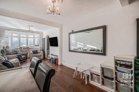 3 bedroom semi-detached house for sale, Caterham Avenue, Ilford, IG5