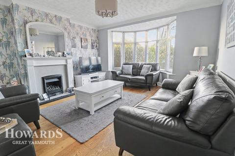 3 bedroom semi-detached house for sale, Lawn Avenue, Great Yarmouth