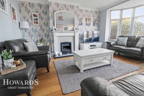 3 bedroom semi-detached house for sale, Lawn Avenue, Great Yarmouth