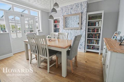 3 bedroom semi-detached house for sale, Lawn Avenue, Great Yarmouth