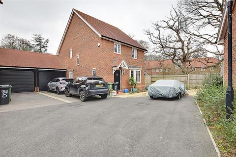 4 bedroom detached house for sale, Millers Corner, Bexhill-On-Sea