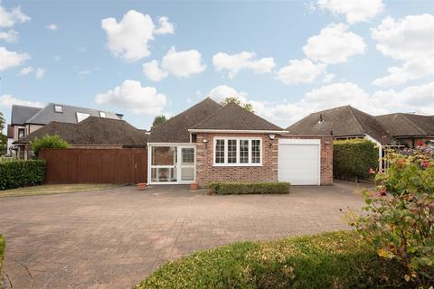 2 bedroom bungalow for sale, Oakwood Crescent, Winchmore Hill, London