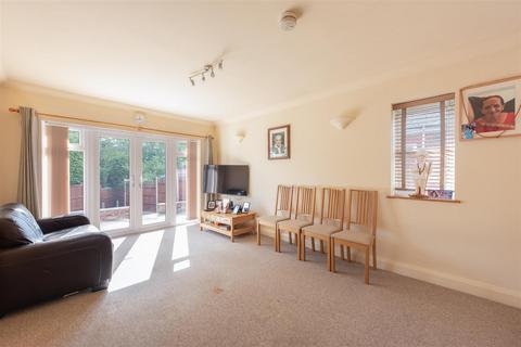 2 bedroom bungalow for sale, Oakwood Crescent, Winchmore Hill, London