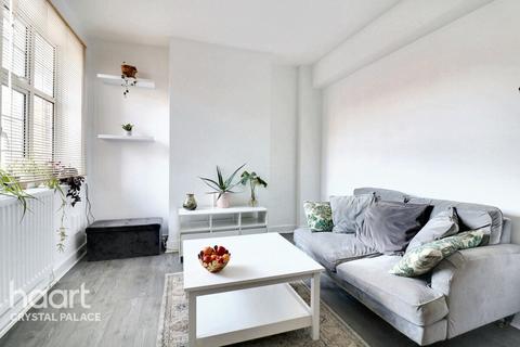 2 bedroom flat for sale, Elder Gardens, London