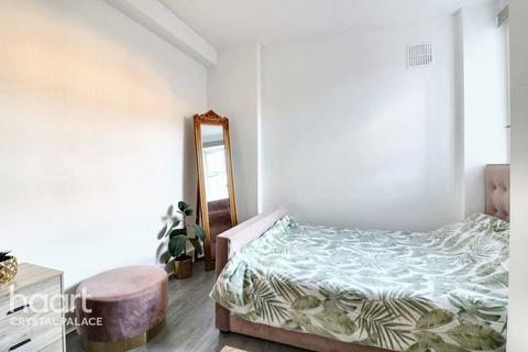 2 bedroom flat for sale, Elder Gardens, London