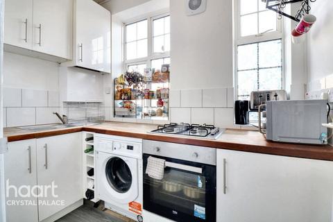 2 bedroom flat for sale, Elder Gardens, London