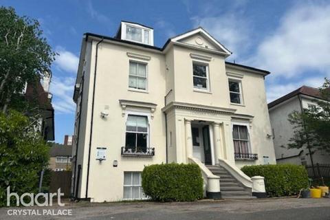 Lyndhurst Court, Whitehorse Lane, London