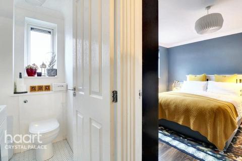 undefined, Croydon Road, LONDON