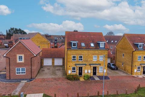 3 bedroom semi-detached house for sale, Eagle Close, Bury St. Edmunds IP28