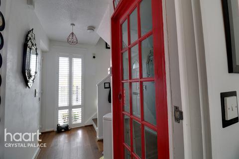 4 bedroom terraced house for sale, Selby Road, London