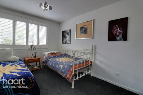 4 bedroom terraced house for sale, Selby Road, LONDON