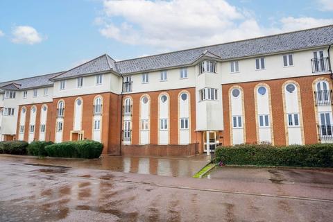 2 bedroom apartment to rent, Walsingham Close, Hertfordshire AL10