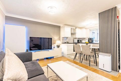 2 bedroom apartment to rent, Walsingham Close, Hertfordshire AL10