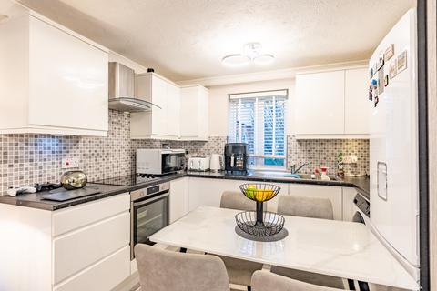 2 bedroom apartment to rent, Walsingham Close, Hertfordshire AL10