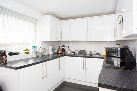 2 bedroom apartment to rent, Meadow Close, St Albans AL2