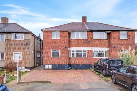 2 bedroom maisonette for sale, Meadow Close, Catford