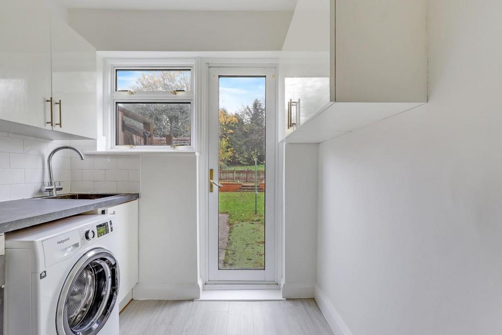02-6fe4 JHProp World - 21 Meadowview Close - 4-mediu