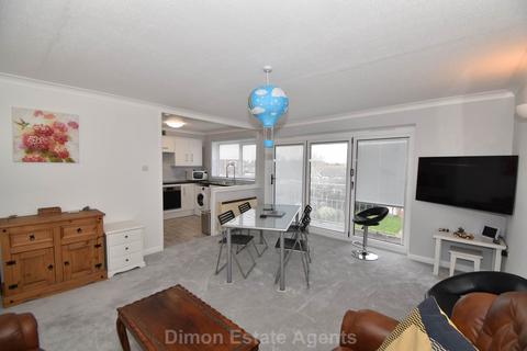 2 bedroom flat for sale, Elmhurst Road, Gosport