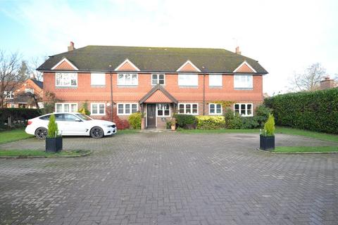 2 bedroom apartment for sale, Beavers Close, Farnham, Surrey, GU9