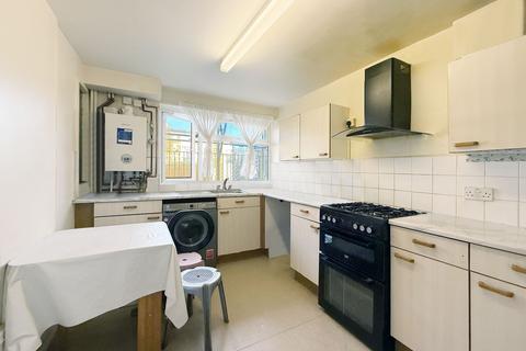 2 bedroom maisonette for sale, Dunedin Way, Auckland Court Dunedin Way, UB4