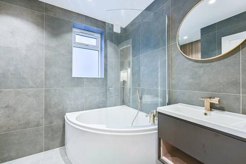 2 bedroom maisonette to rent, Louisville Road, Heaver Estate, London, SW17