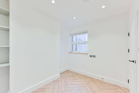 2 bedroom maisonette to rent, Louisville Road, Heaver Estate, London, SW17